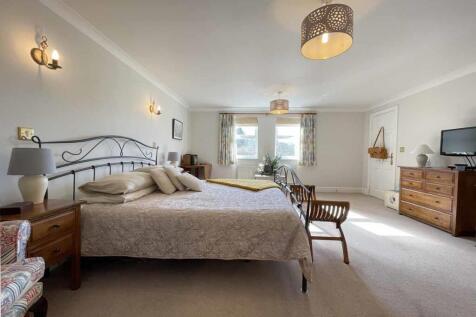 Conqueror Drive 22 - Bed 1.jpg