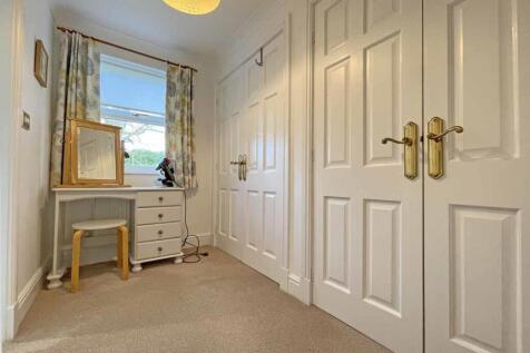 Conqueror Drive 22 - Bed 1 Dressing Room.jpg