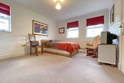 Conqueror Drive 22 - Bed 2.jpg