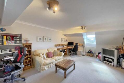 Conqueror Drive 22 - Bed 4 2.jpg