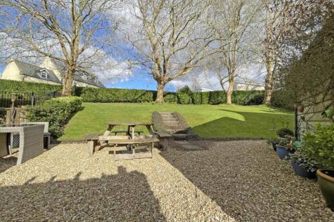 Conqueror Drive 22 - Garden 10.jpg