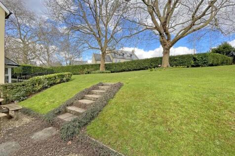 Conqueror Drive 22 - Garden 2.jpg