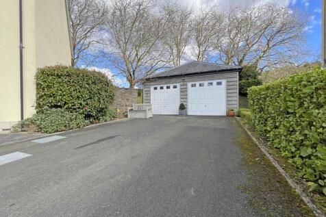 Conqueror Drive 22 - Drive &amp; Garage.jpg
