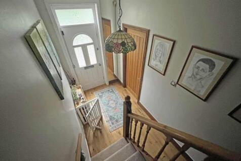 St Barnabus Terrace 26 Entrance Hall.jpg