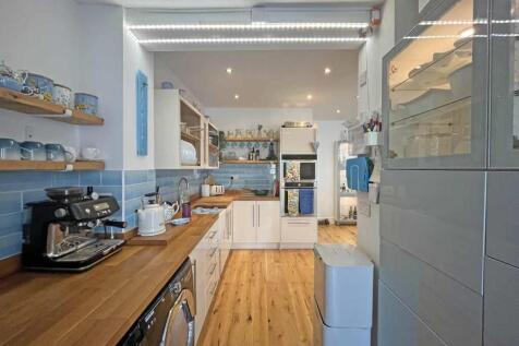 St Barnabus Terrace 26 Kitchen Area 2.jpg