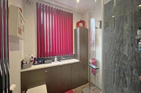 St Barnabus Terrace 26 Shower Room.jpg