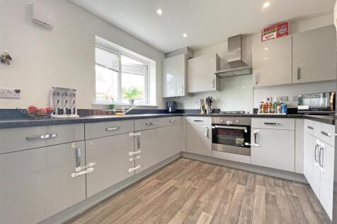 Draco Drive 4 - Kitchen.jpg