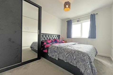 Draco Drive 4 - Bedroom One.jpg