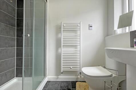 Draco Drive 4 - En Suite.jpg