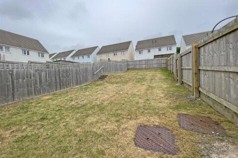 Draco Drive 4 - Garden.jpg