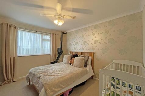 Moreton Ave 27 - Bed 2.jpg
