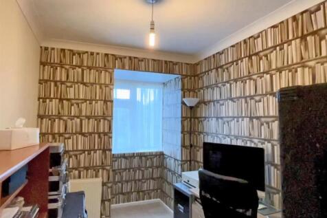 Moreton Ave 27 - Bed 3.jpg