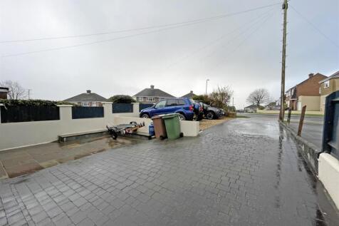 Moreton Ave 27 - Driveway.jpg