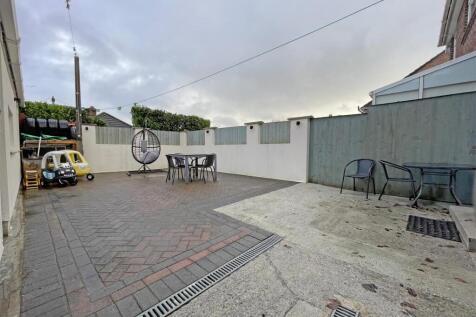 Moreton Ave 27 - Garden 2.jpg