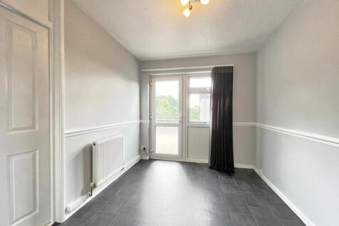 Bourne Close 27 - Dining.jpg
