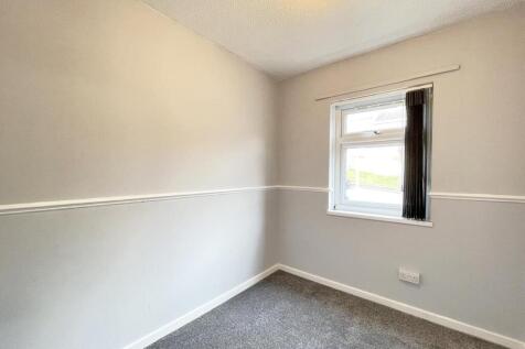 Bourne Close 27 - Bed 3.jpg