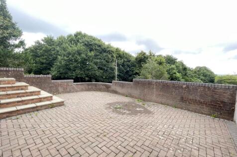 Bourne Close 27 - Garden 2.jpg
