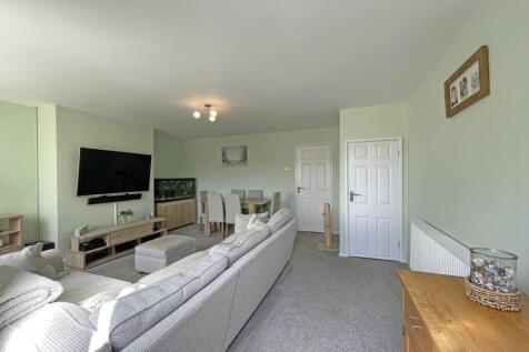 Congreve Gardens 7a Living Room 1.jpg