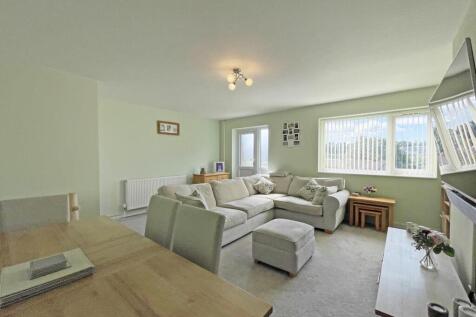 Congreve Gardens 7a Living Room 2.jpg