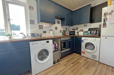 The Lawns 4 - Kitchen.jpg