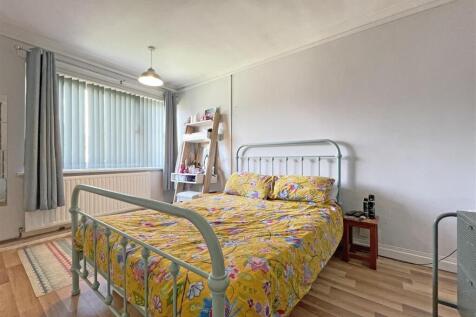 The Lawns 4 - Bedroom One.jpg