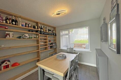 Ashford Close 29 Dining Area.jpg