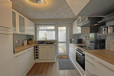 Ashford Close 29 Kitchen.jpg