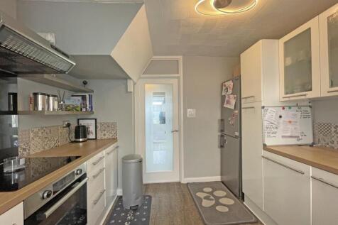 Ashford Close 29 Kitchen 2.jpg