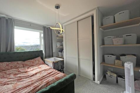 Ashford Close 29 Bed 1.jpg