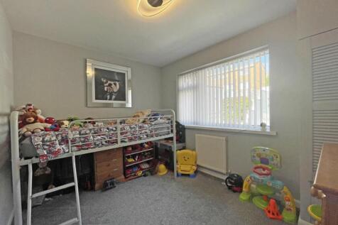 Ashford Close 29 Bed 2.jpg