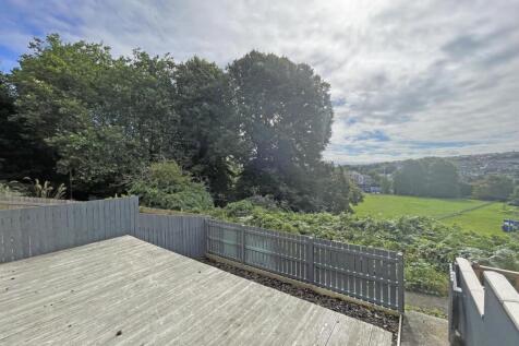 Ashford Close 29 Front Garden.jpg