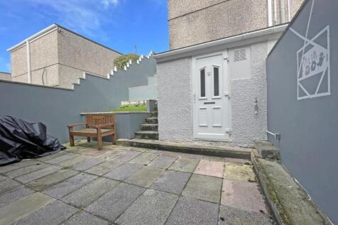 Ashford Close 29 Garden 2.jpg