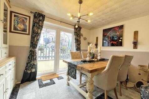 Budshead Road 121 - Dining.jpg