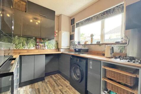 Budshead Road 121 - Kitchen.jpg
