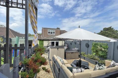 Budshead Road 121 - Garden 2.jpg