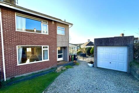 Pilgrim Close 7 - Front.jpg