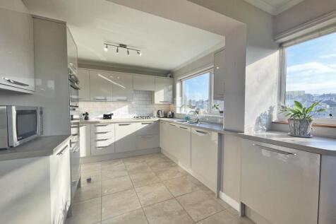 Pilgrim Close 7 - Kitchen FRONT PAGE.jpg