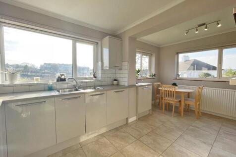 Pilgrim Close 7 - Kitchen 2.jpg