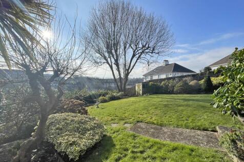 Pilgrim Close 7 - Garden 3.jpg