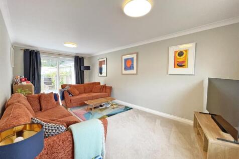 Ramsey Gardens 82 - Lounge 2 FP.jpg