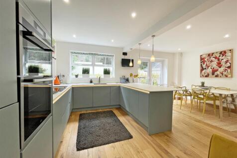 Ramsey Gardens 82 - Kitchen 4 FP.jpg