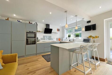 Ramsey Gardens 82 - Kitchen 1.jpg