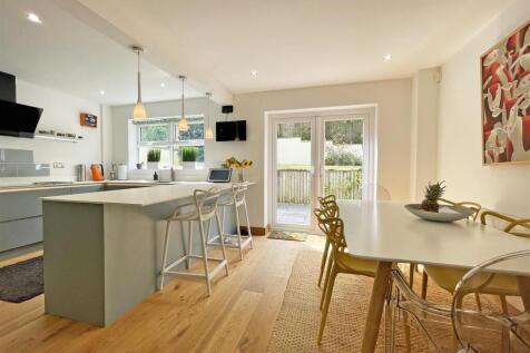 Ramsey Gardens 82 - Kitchen 2.jpg