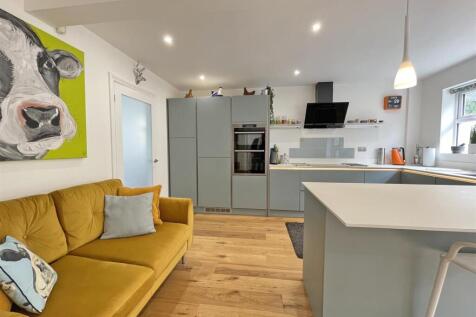 Ramsey Gardens 82 - Kitchen 3.jpg