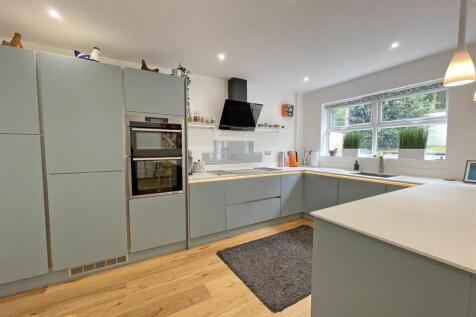 Ramsey Gardens 82 - Kitchen 5.jpg
