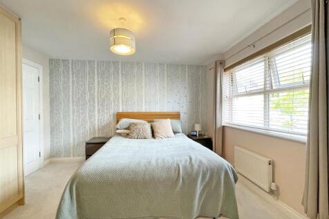 Ramsey Gardens 82 - Bed 1b.jpg