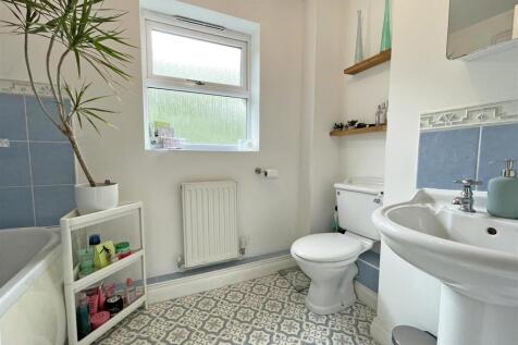 Ramsey Gardens 82 - Bath.jpg