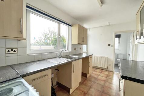 Tollox Place 19 - Kitchen 2.jpg