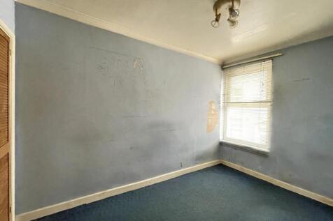 Tollox Place 19 - Bed 2.jpg