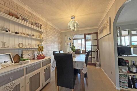 Battershall Close 9 - Dining Area 1.jpg